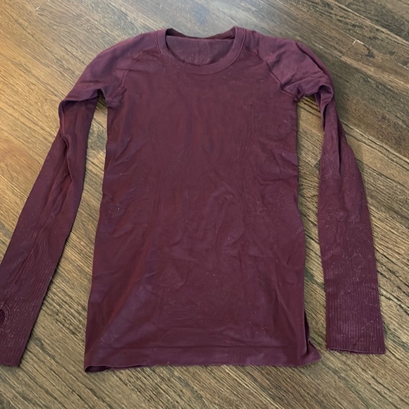 Ignore wrinkles : lululemon maroon long sleeve - Picture 1 of 3